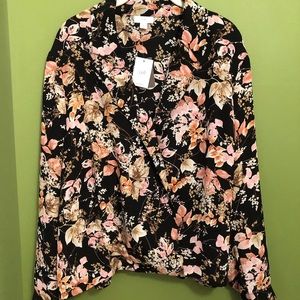 Flowering Low-cut blouse